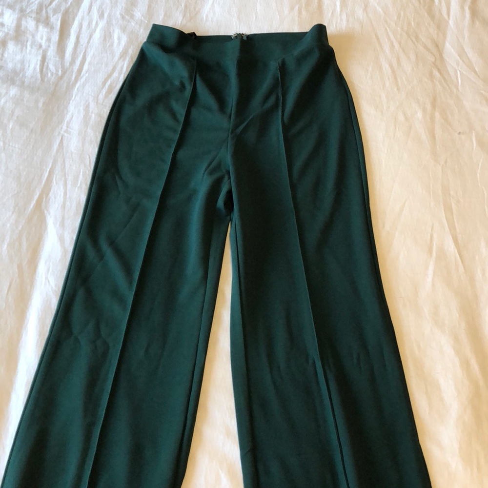 Green high waisted trousers